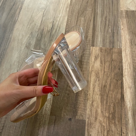 Clear heels - Picture 2 of 5